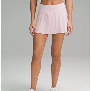 Lululemon pleats to street mid-rise skirt